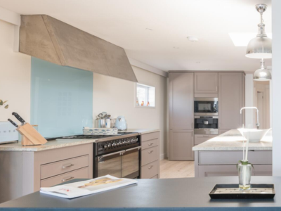 Rebecca & Stephen built a sustainable houseboat with an approved used kitchen – Customer Q&A