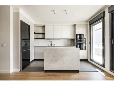 Are handleless kitchens going out of fashion?