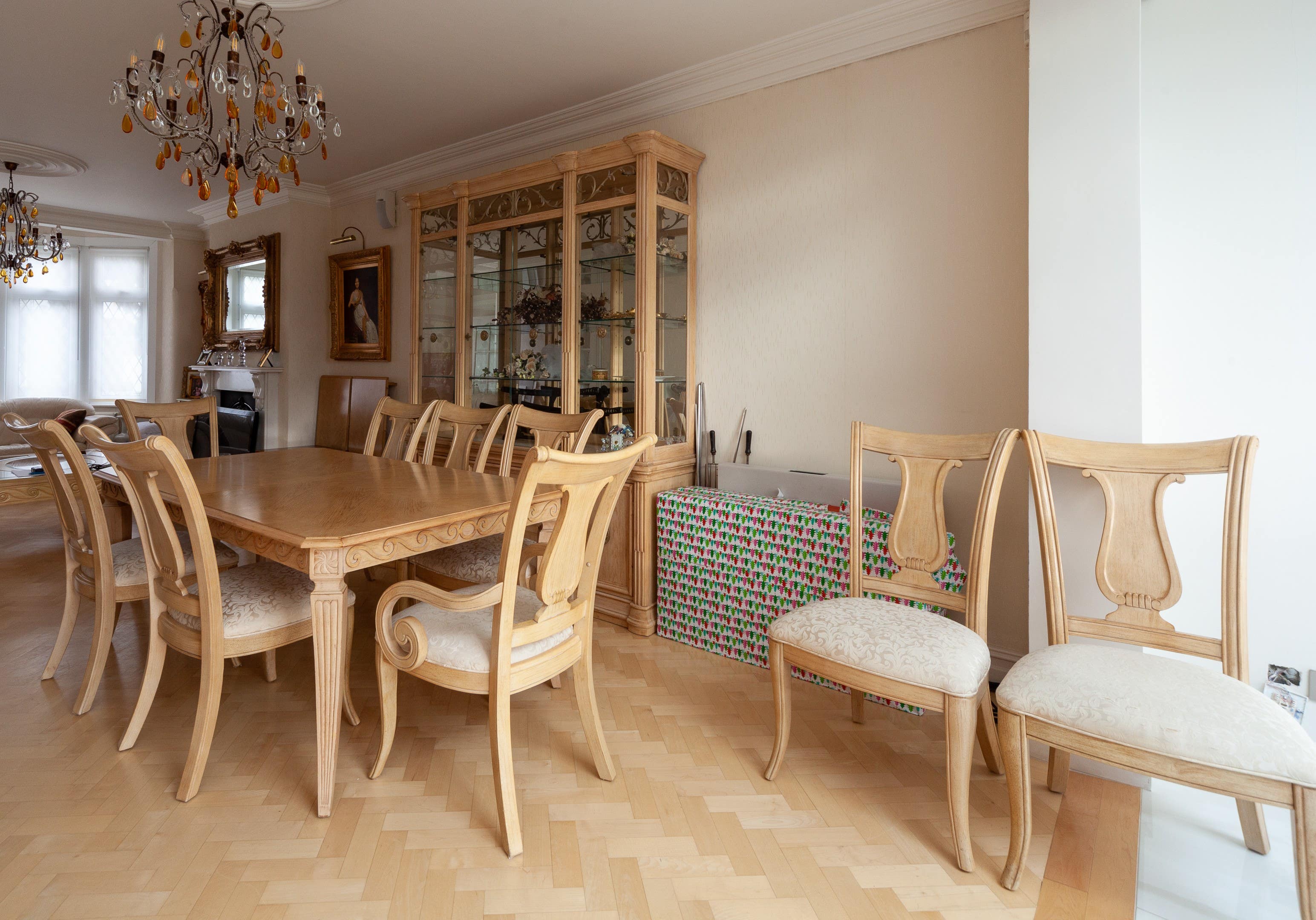Resale sales dining table