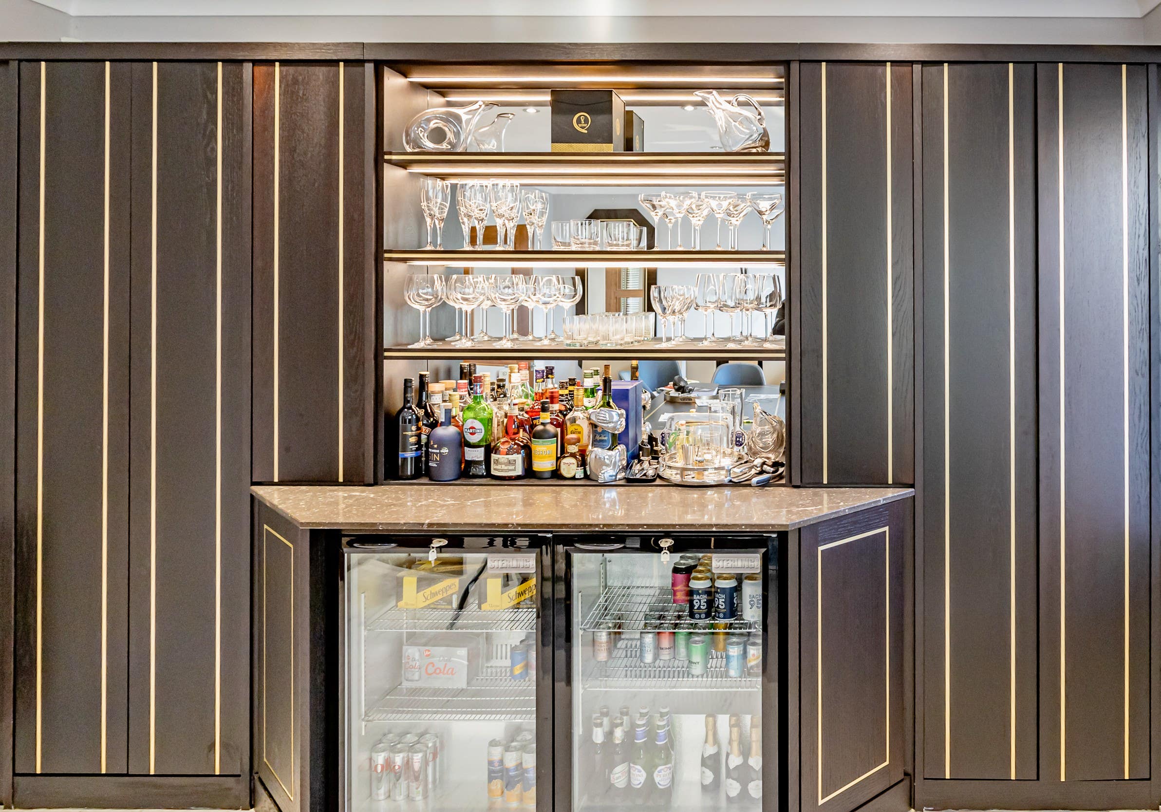 Second hand best sale drinks cabinet