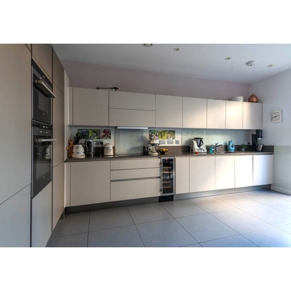 Modern Handleless Used Kitchen, Siemens Appliances 