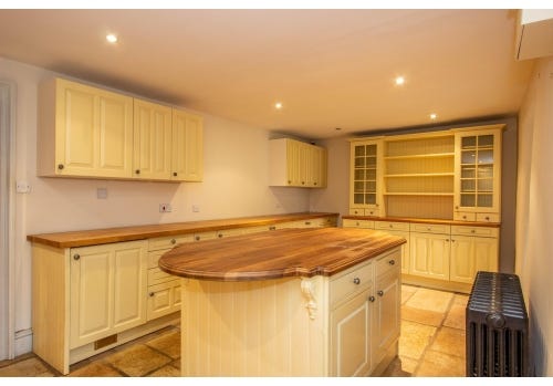 Approved Used Kitchen, Large Hatt Shaker, Somerset