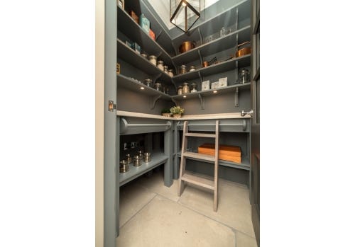 Humphrey Munson Ex Display Walk In Pantry