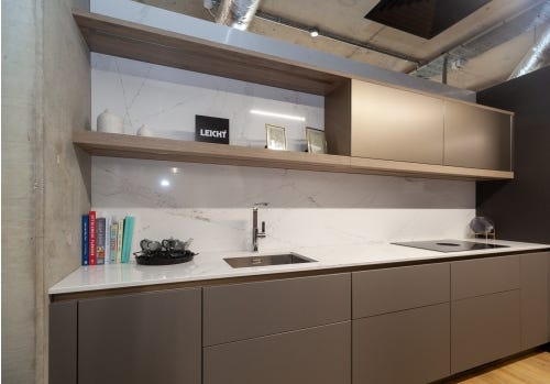 Leicht Handleless Ex Display Kitchen Run
