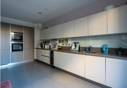 Modern Handleless Used Kitchen, Siemens Appliances 