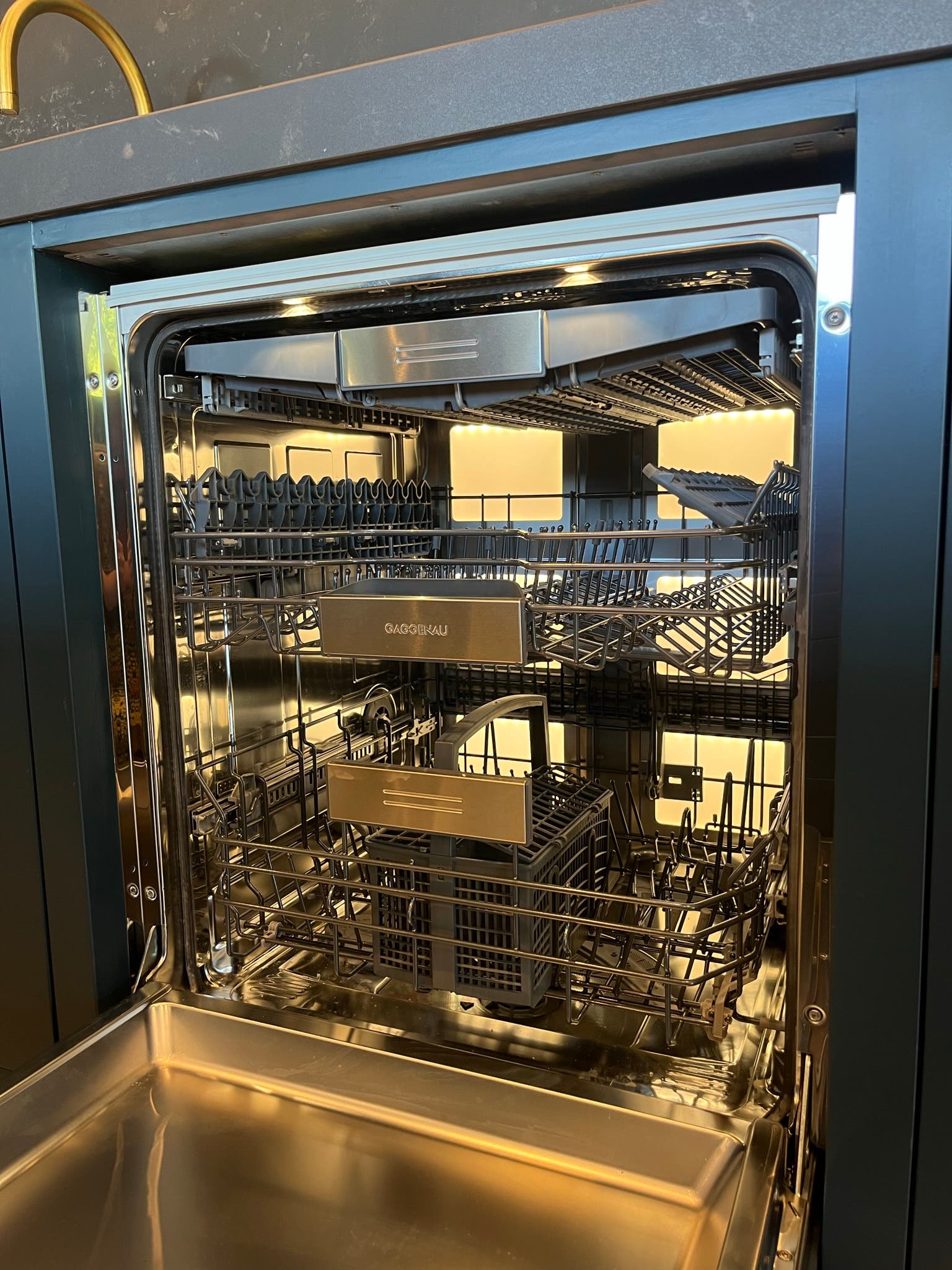 Ex display integrated dishwasher hotsell
